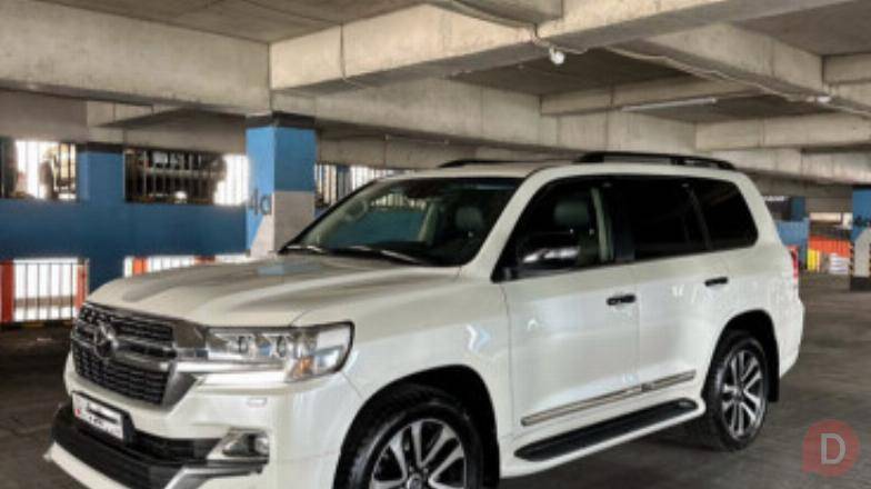 Продаю Toyota Land Cruiser 200 Series, Рестайлинг, 2016 г.в Bishkek - изображение 1