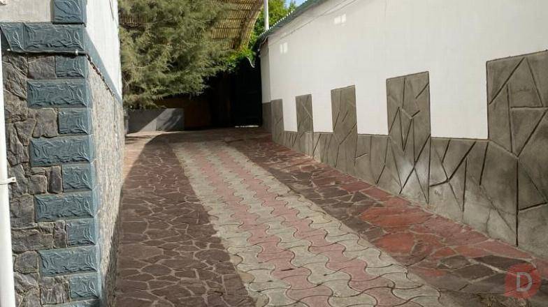 Продаю дом в Центре Чолпон аты напротив Парка Bishkek - изображение 1