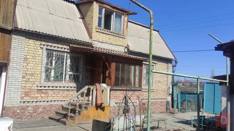 Продаю 2-этажный дом + гостевой дом, 1-я Линия, б/п Bishkek - изображение 1