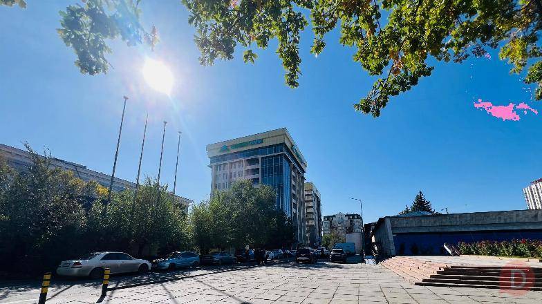 Сдаётся в аренду офис в центре (Дворец спорта) Тоголок Молдо/Чуй Bishkek - изображение 1