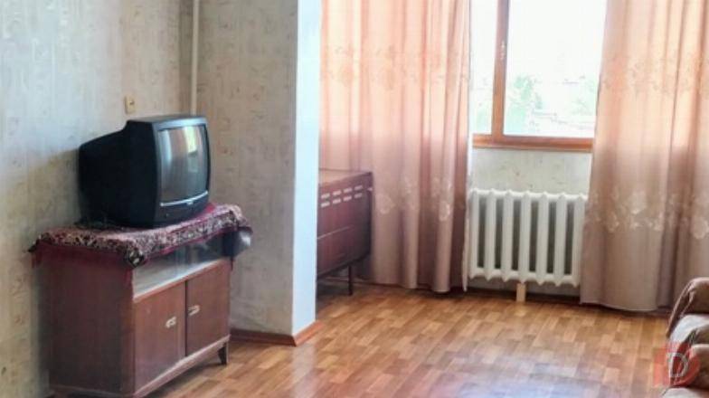 сдаю 4комнатную квартиру, 7 микрорайон, дом 37, по Безымянной Bishkek - изображение 1