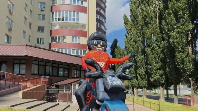 Наружная реклама человек надувной 3D копии товаров, персонажей 3.4 м Киев - изображение 1