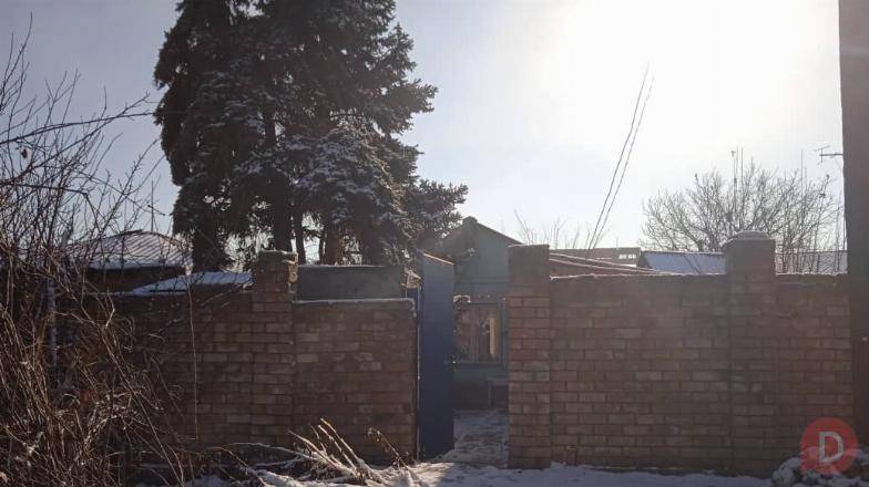 Сдаю дом 4 комнаты между Восток 5 - Аламединский рынок Бишкек - изображение 1