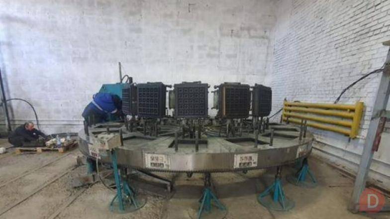 Вибропресс SAGAMA TORO для производства плитки. Отличное состояние! Новосибирск - изображение 1