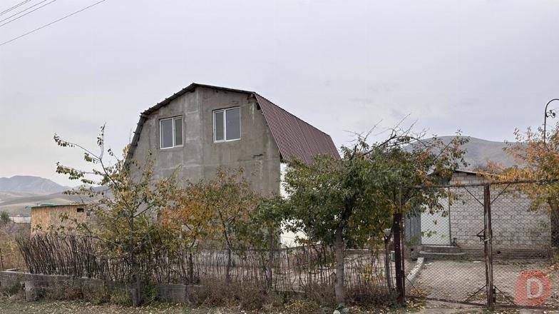Продаётся дача в Текстильщике 2 этажа, 5 сот чуть дальше села Кара-Джы Bishkek - изображение 1