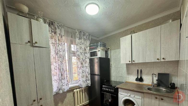 Продаётся уютная 1-комнатная квартира 104 серии 10 мкр Bishkek - изображение 1