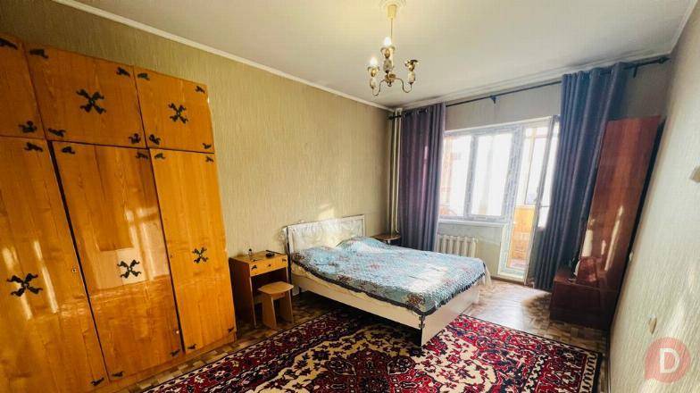 Продаётся 1 ком. квартира 105 серия мкр. Восток-5 со стороны рынка Мад Bishkek - изображение 1