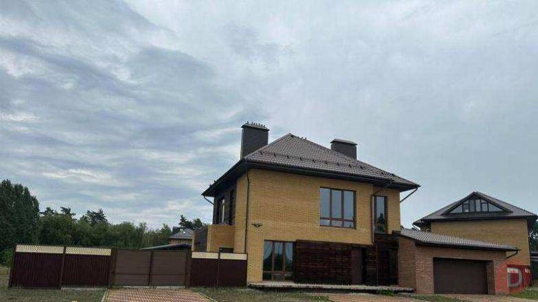 Продам кирпичный дом 253 м² на участке 20 соток с газом и коммуникация Разумное - изображение 1