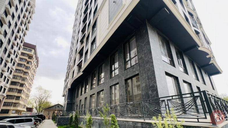 Срочно продаётся 4х комнатная-студия в центре (Тоголок Молдо/Токтогула Бишкек - изображение 1