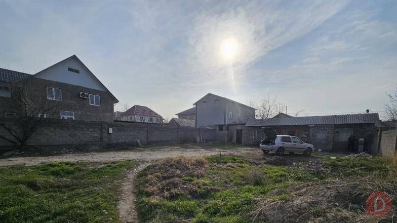 Срочно продаю участок 5 соток красная книга,с времянкой, ж/м Алтын Орд Бишкек - изображение 1