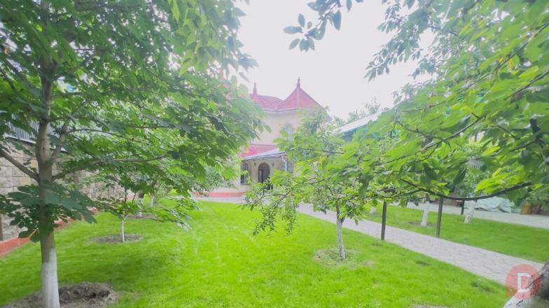 Сдаётся 2х этажный дом под офис в центре район Жибек Жолу/Уметалиева Bishkek - изображение 1