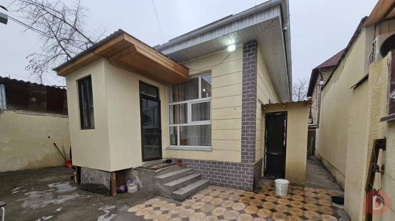 Срочно Продаю дом участок 1,9 соток, дом 63м2! г.Бишкек ул., Ашхабадск Бишкек - изображение 1