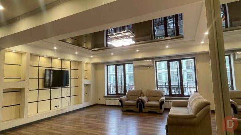Сдаю элитную 3-к квартиру-студию, 115м2, этаж 3/10, район Филармонии, Бишкек - изображение 1